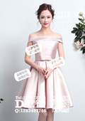 粉色缎面一字肩短款小礼服