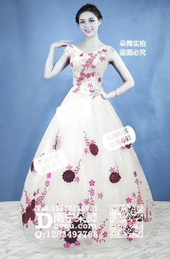 白色大v镂空梅花礼服