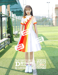 白色红黄过渡星星连衣服