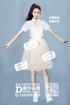 白花瓣短裙学生装