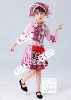 粉色斜襟长袖壮族女童