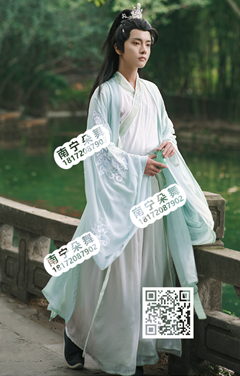 绿衣灰裙斜襟大袖汉服男装