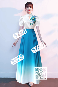 白衣水蓝立体牡丹长裙