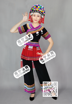 黑色短袖红围裙彩球帽瑶族裤装