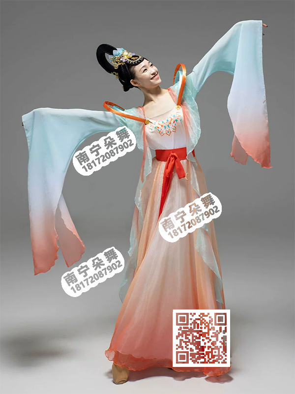 粉色渐变白大袖渔灯舞古典女