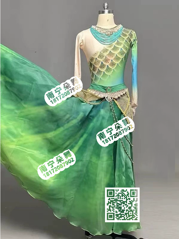 绿色长裙孔雀翎敦煌飞天