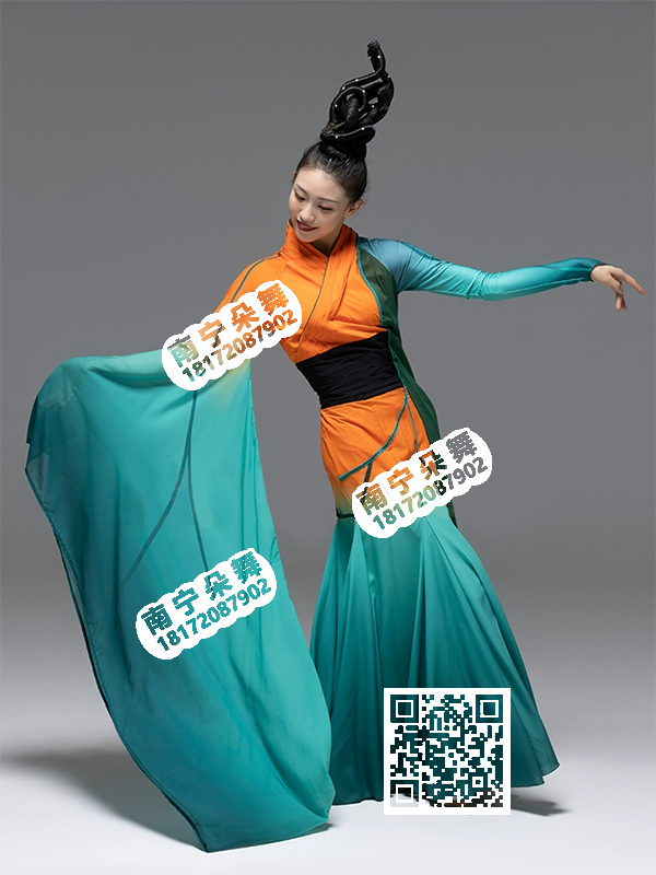 绿色间橘黄黑腰橘颂古典女