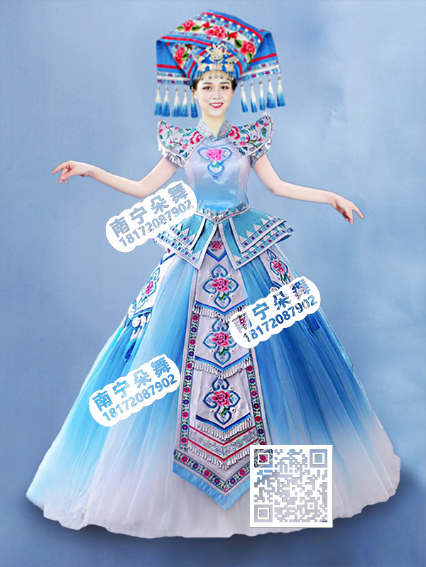 蓝白渐变飞肩绣花壮族盛装