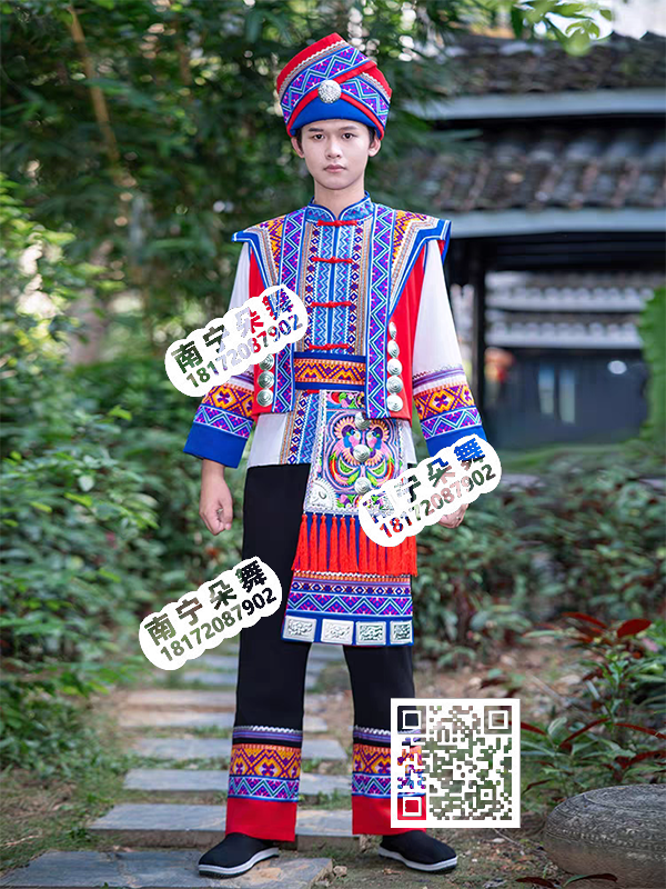 白衣红马夹黑裤壮锦绣花壮族男