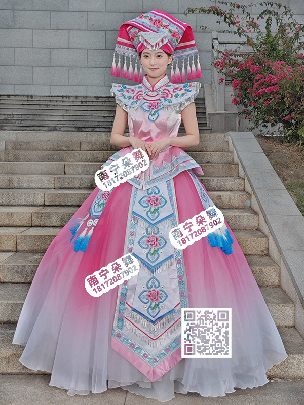 粉白渐变飞肩绣花壮族盛装