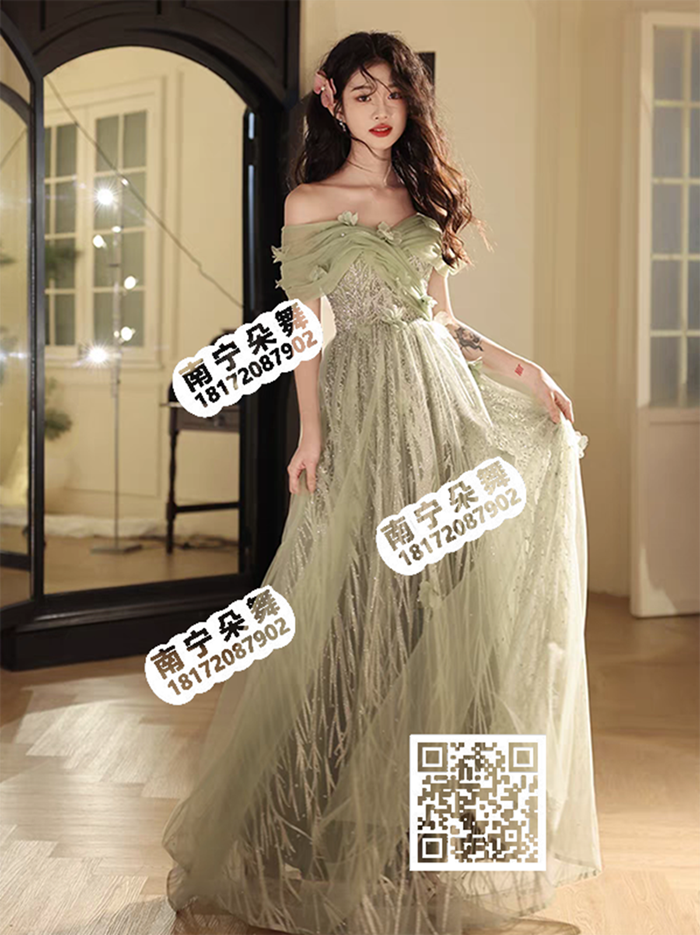 棕绿水纹一字肩薄纱长礼服