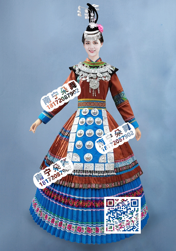 咖啡色侗族百褶蓝长裙盛装0