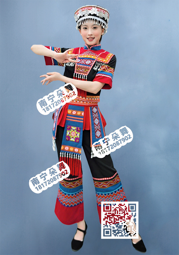 红肩黑衣裤蓝腰瑶族女装