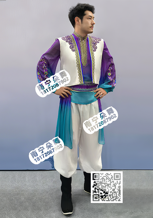 蓝紫渐变衣白褂长裤新疆回族男民族