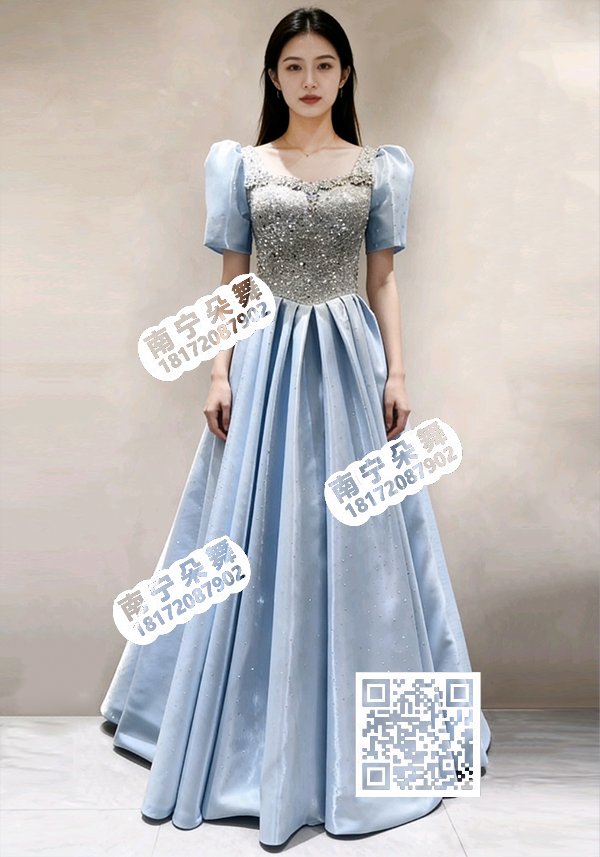 浅蓝镶钻缎面短袖长礼服