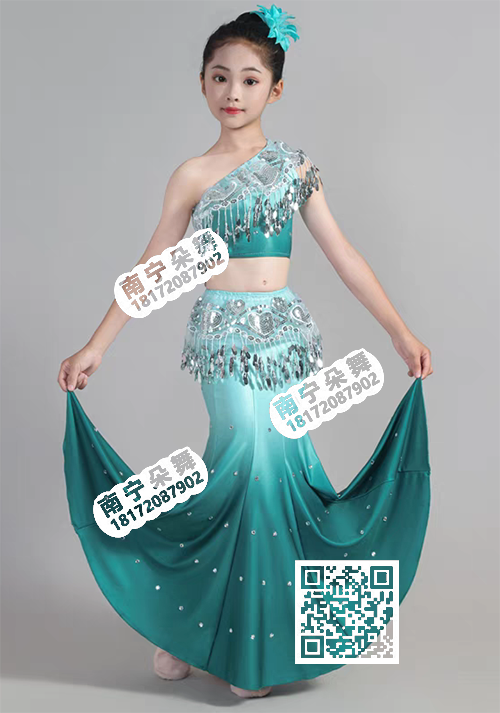 墨绿渐变斜肩银饰傣族女童