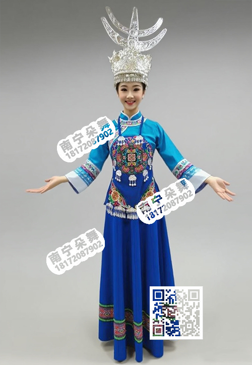 天蓝刺绣肚兜水族女装