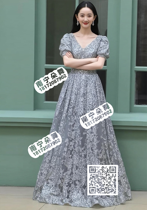 灰色亮钻V领长纱礼服